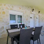 Summerhouse Vir