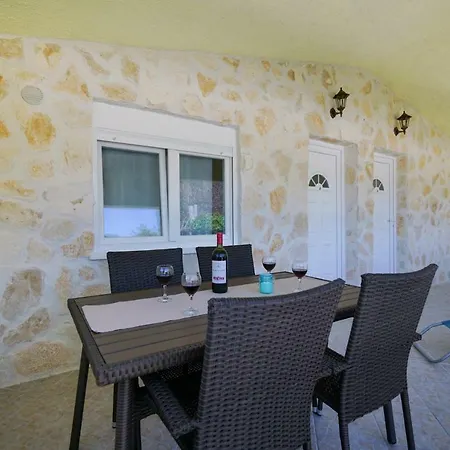 Summerhouse Vir